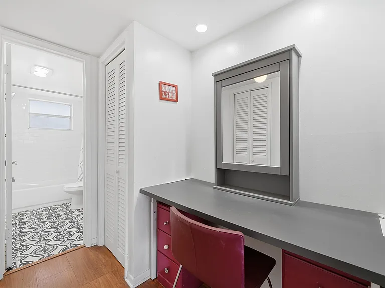 4700 Washington St #506 — Photo 12