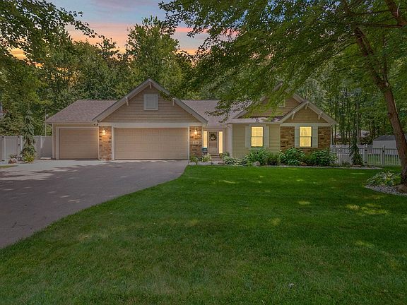 3rd image of 231 Aaron Dr