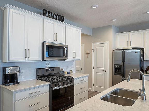 3rd image of 870 Dipper Ln #5