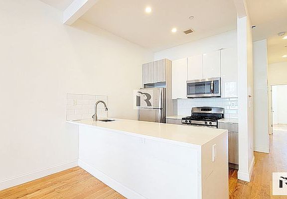 5th image of 1110 Gates Ave #1A