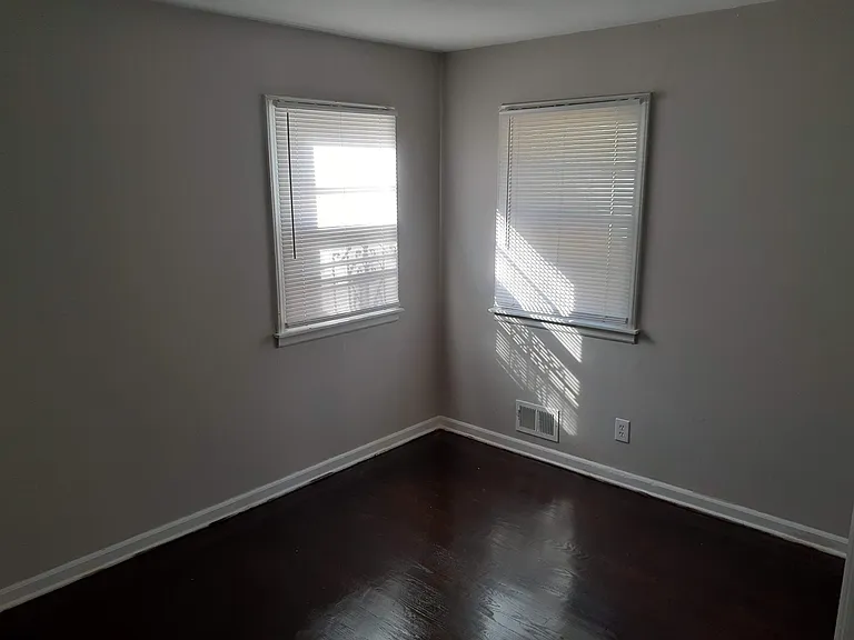 1534 E 80th St — Photo 15