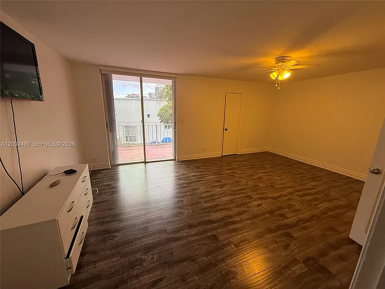 2606 NE 10th St #2606 — Photo 6
