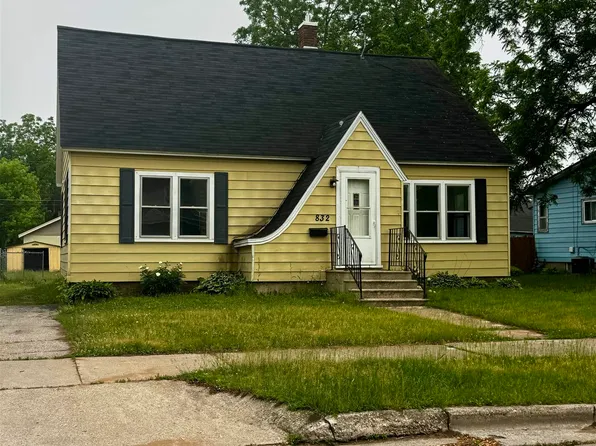 832 Jackson St, Marinette, WI 54143