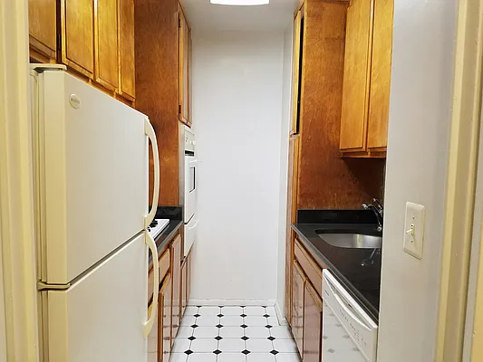 Rented by Manhattan Apartment Organization | media 27