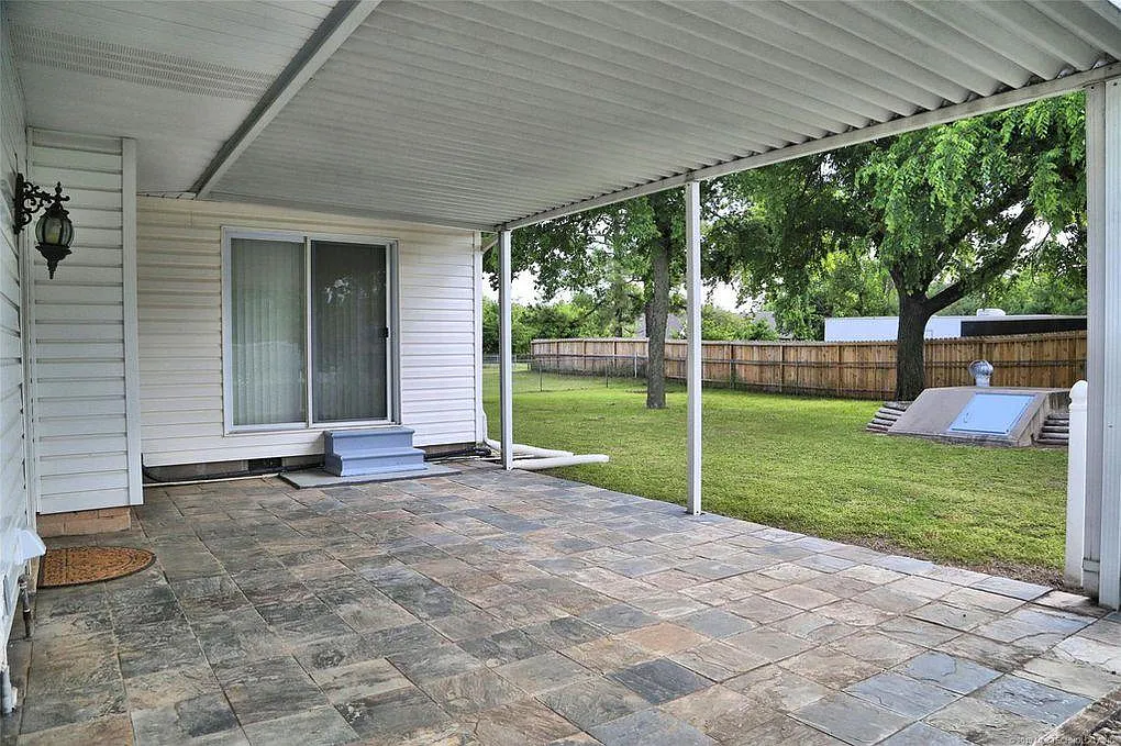 2 bed, 1.5 bath, 1468 sqft, $1,400 — Photo 3