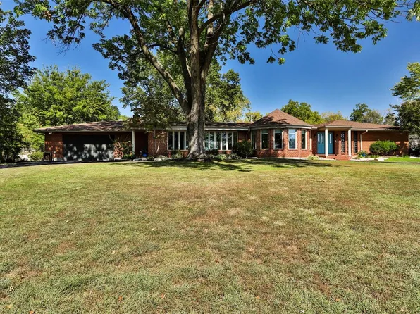 10101 Courtwick Dr, Saint Louis, MO 63128