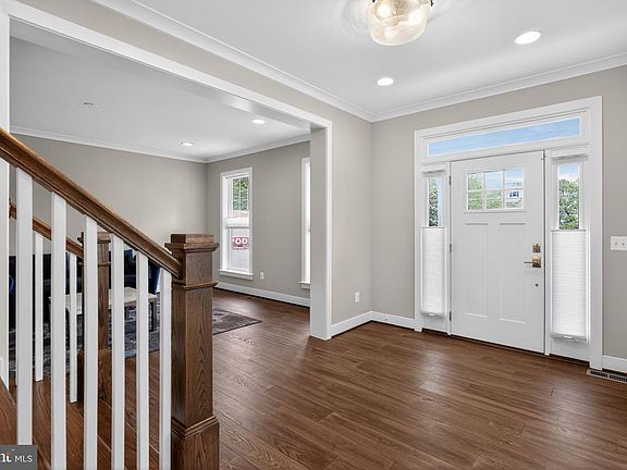 3rd image of 2725 Willow Dr