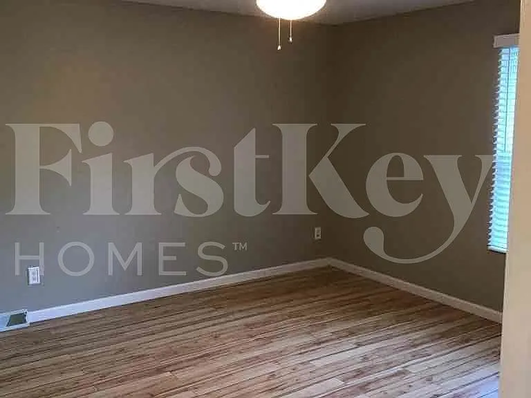 2700 NW 4th St — Photo 12
