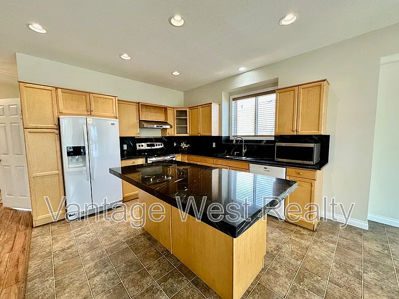 3 bed, 2.0 bath, 1478 sqft, $2,900 — Photo 1