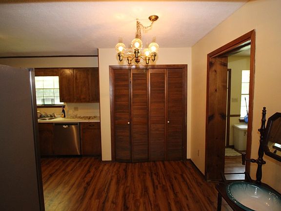 4th image of 42 Clairmont Cir