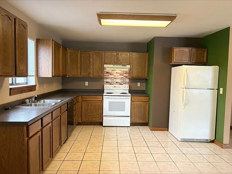 2 bed, 1.0 bath, $1,199 — Photo 2