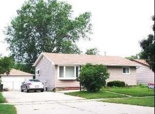 806 S Oltendorf Rd, Streamwood, IL 60107