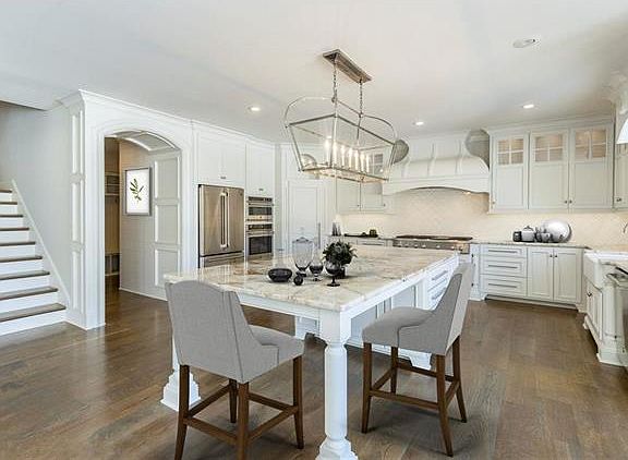 5th image of 15733 Canterbury St