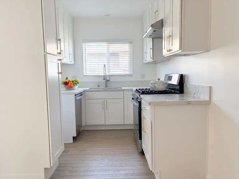 Move-In Ready 2-Bedroom At 14315 Chandler Blvd Sherman Oaks, Ca 91401 — Photo 2