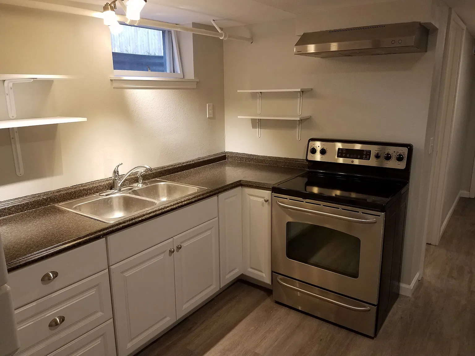 2 bed, 950 sqft, $1,300 — Photo 3