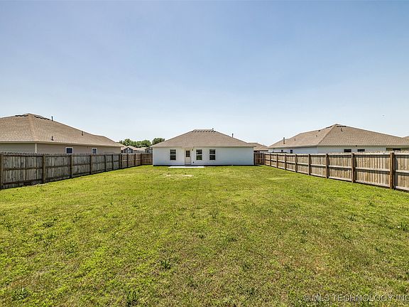 3rd image of 23585 E 114th Ct