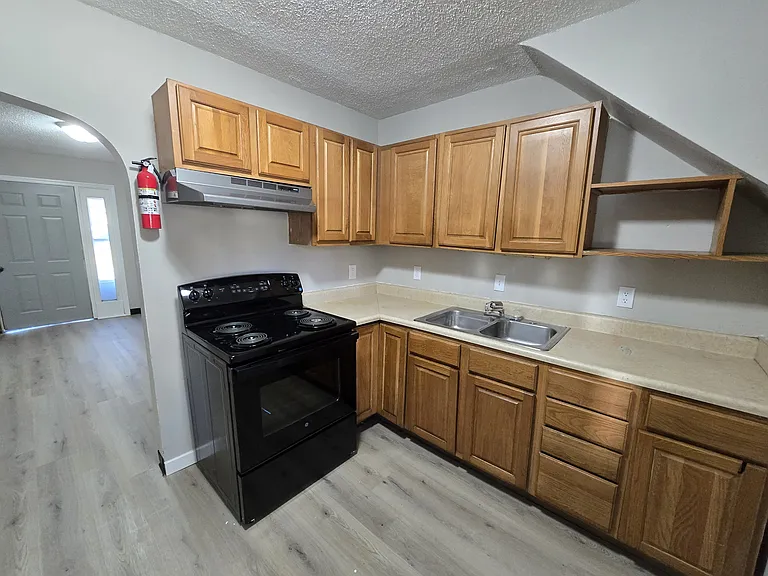 1125 N Barclay St — Photo 18