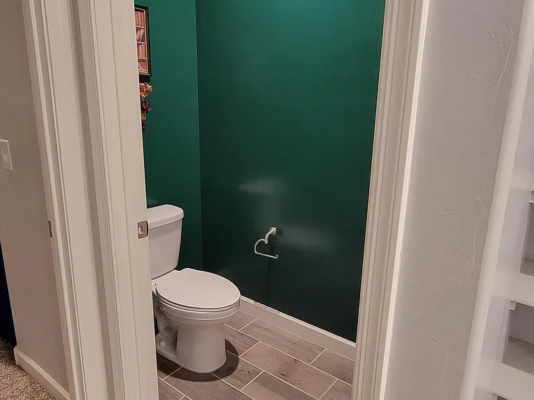 Toilet closet