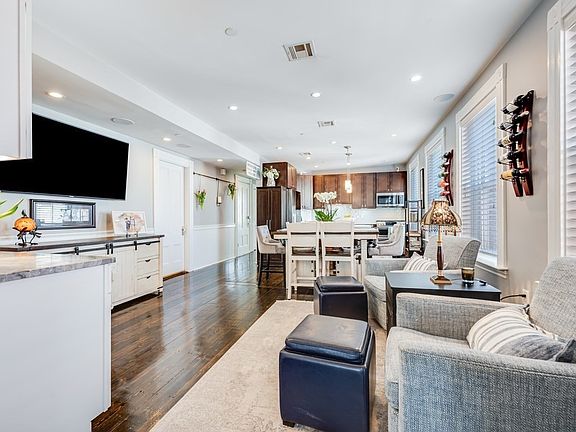 3rd image of 551 E 6th St #3
