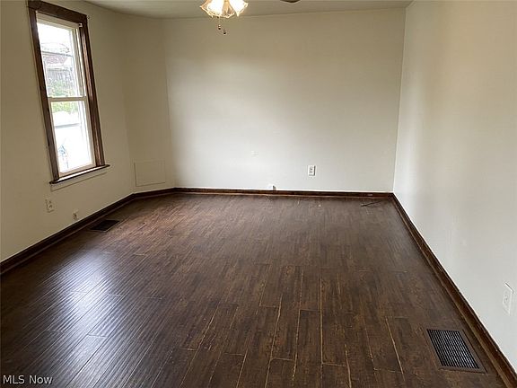 2nd image of 266 1/2 W Clark St