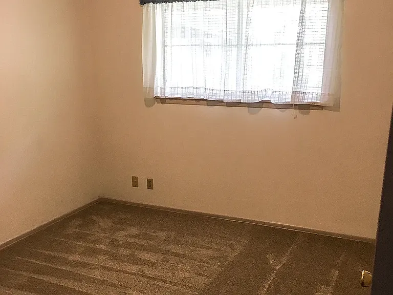723 Executive Dr — Photo 7