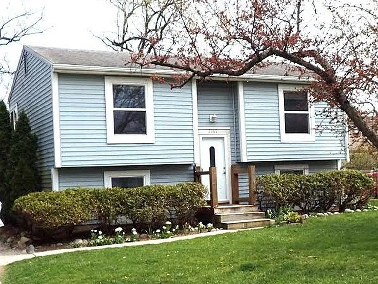 2169 Hemlock Dr — Photo 1