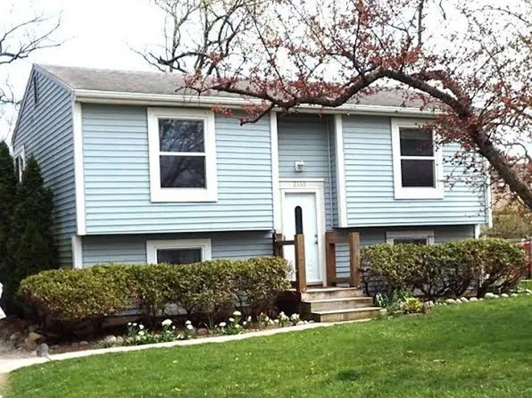 2169 Hemlock Dr, Ann Arbor, MI 48108