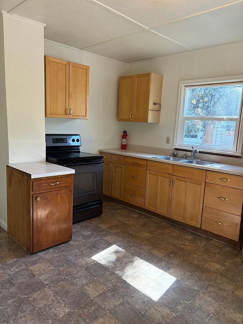 2BR Pet-Friendly Home w/ Fenced Yard — Photo 4
