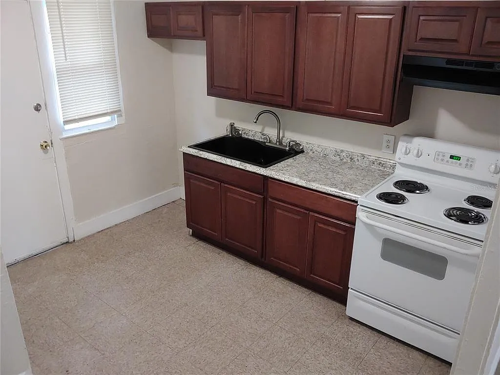 2 bed, 1.0 bath, 706 sqft, $899 — Photo 3