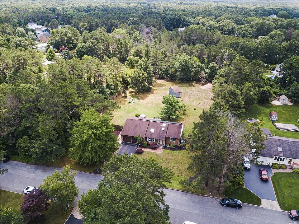 1st image of 17 Bruce Dr