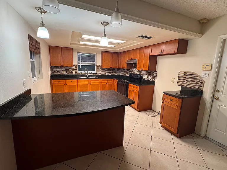 9945 Woodridge Ct — Photo 10