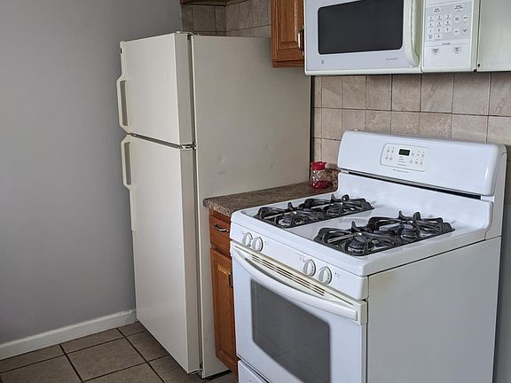 5th image of 32 E Newport Ave
