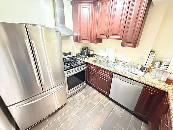 2nd image of 2817 N Clybourn Ave #Bf