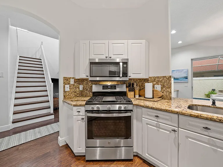 33 Monterey Pointe Dr — Photo 15