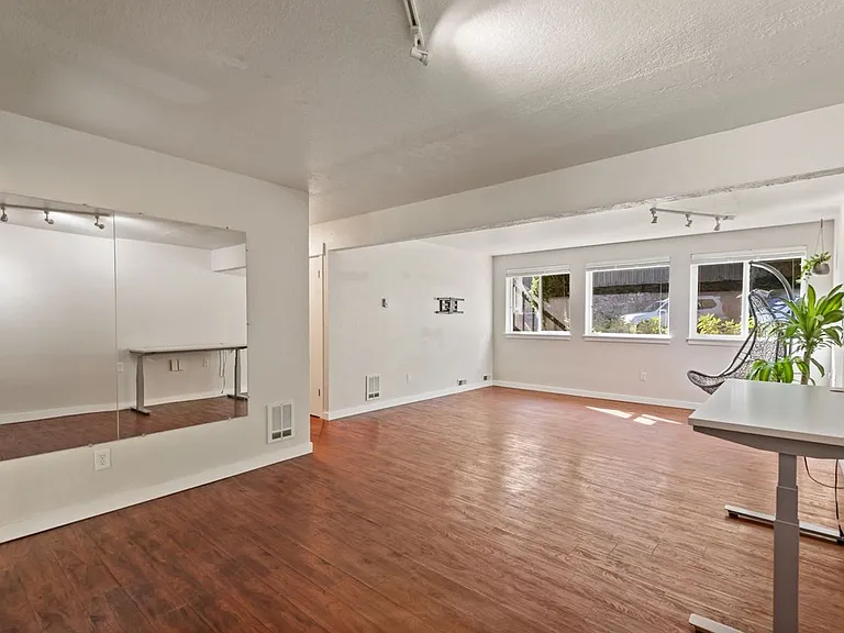 18900 32nd Ave NE — Photo 15