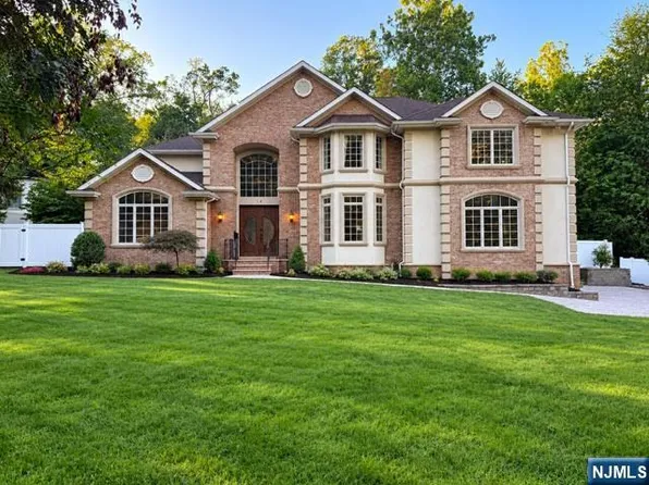 14 O Shaughnessy Lane, Closter, NJ 07624