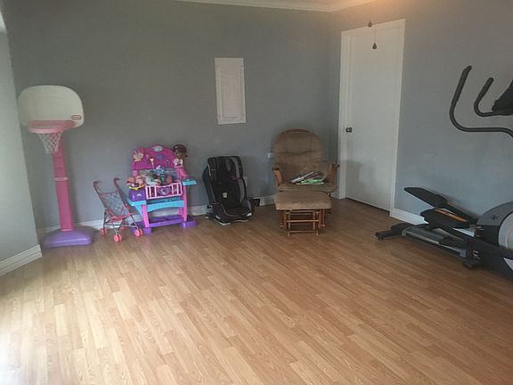 3rd image of 404 NE 6th St