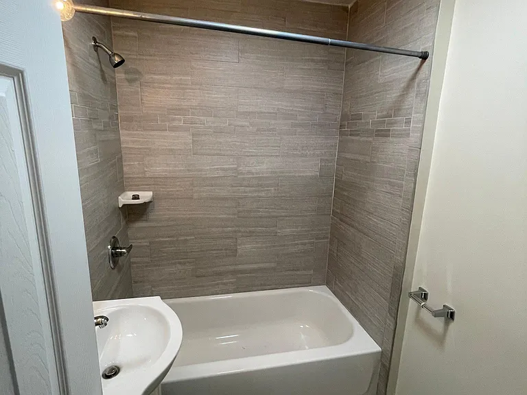 1103 Mifflin St #1 — Photo 6