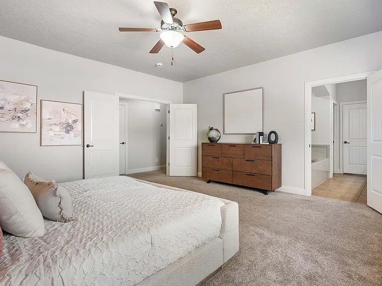 935 E Crooked Creek Dr — Photo 16