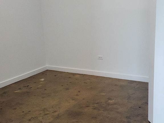 4th image of 2625 W Washington Blvd #412