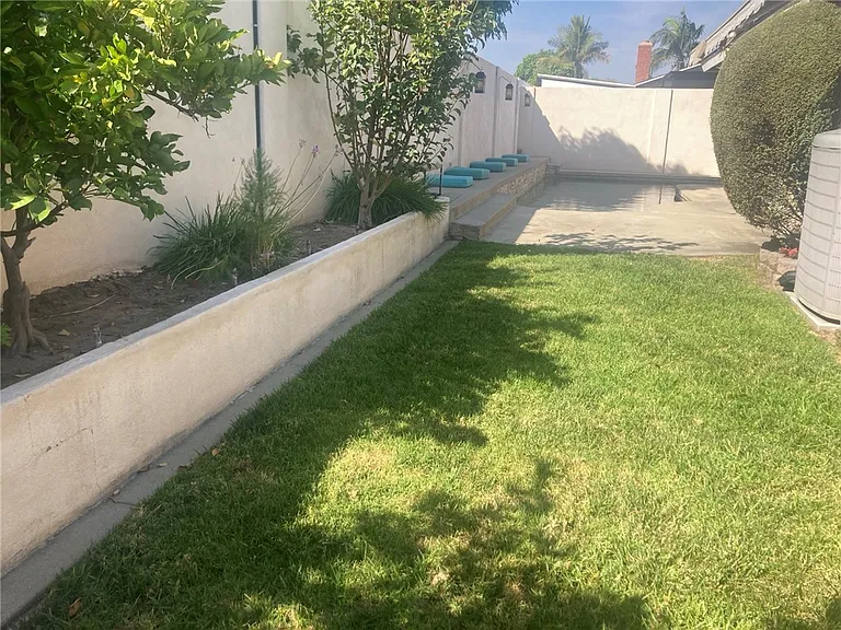 701 Longfellow Dr — Photo 17