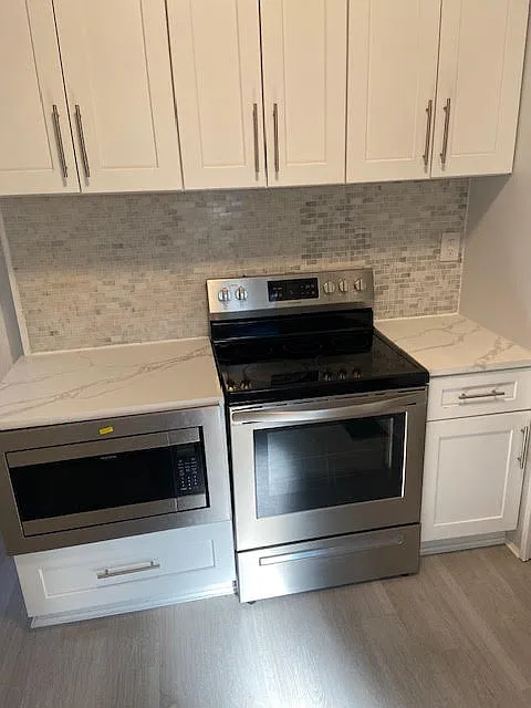 6 bed, 2700 sqft, $4,710 — Photo 2