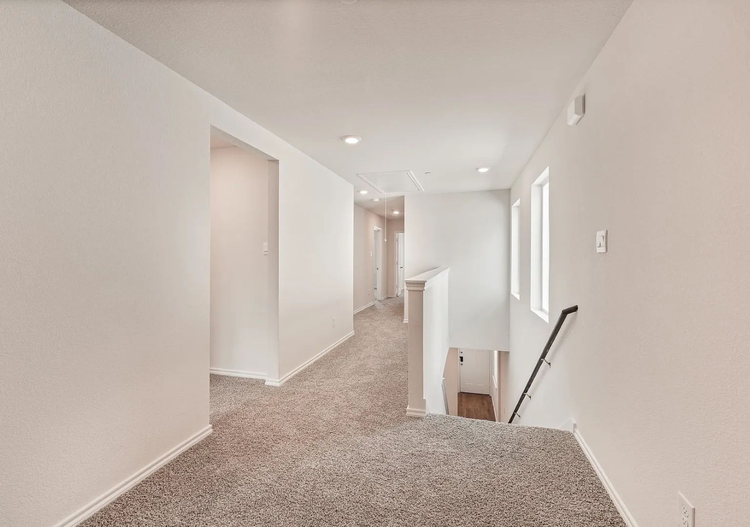 138 Hamilton Dr — Photo 3