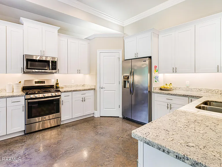 500 Bateleur Way — Photo 8
