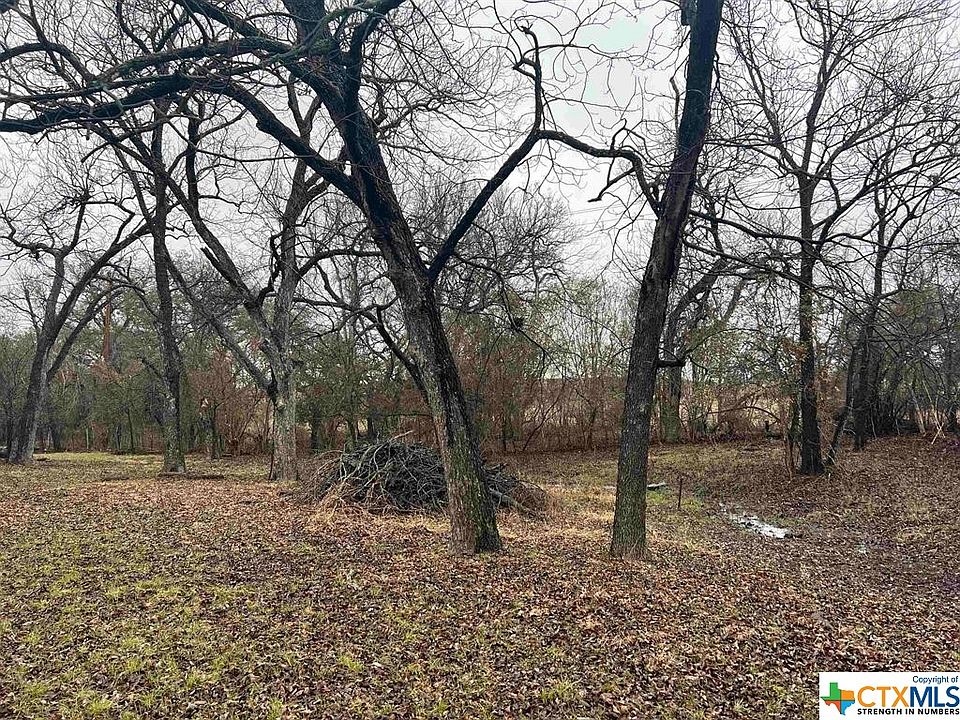 1st image of 703 W Ave E