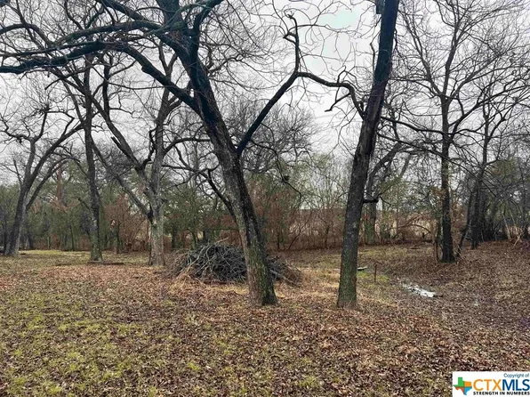 703 W Ave E, Lampasas, TX 76550