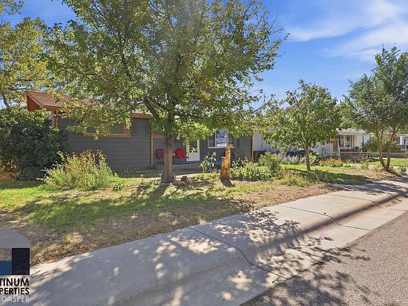 2nd image of 1725 Laramie Ave
