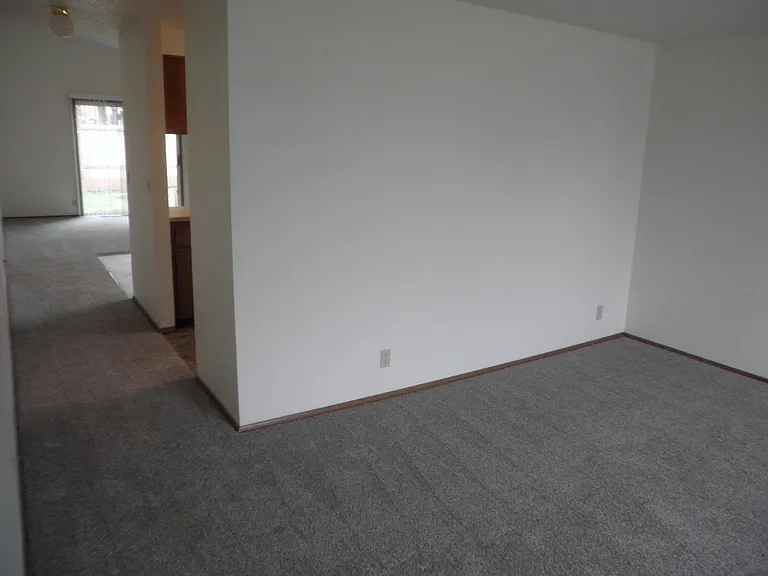 980 SW 178th Pl — Photo 6