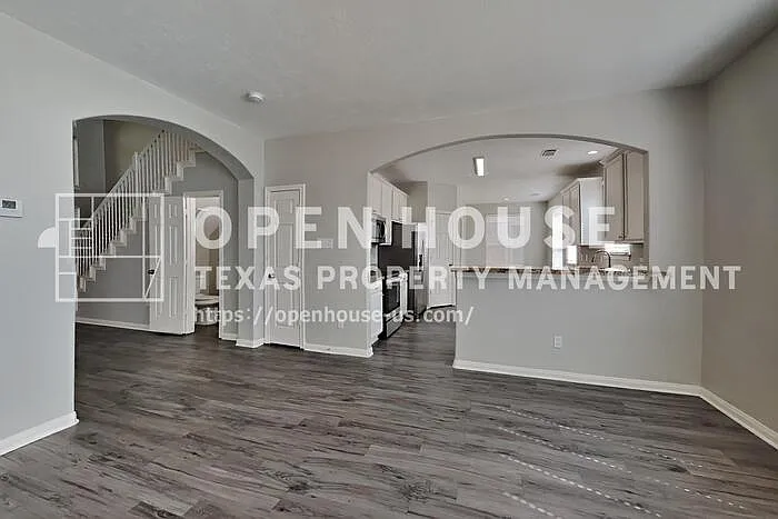 4 bed, 2.5 bath, 2635 sqft, $2,475 — Photo 4