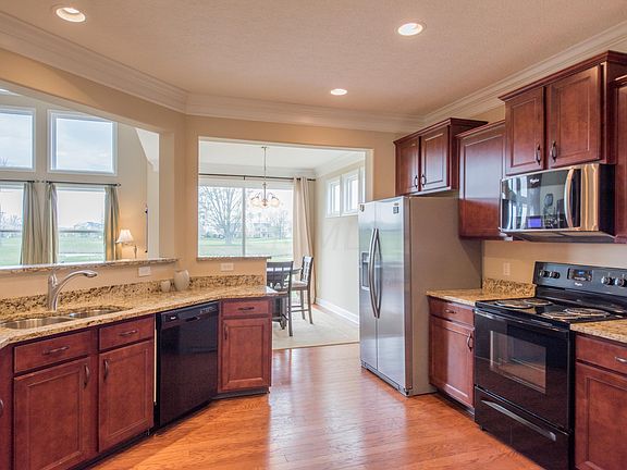 3rd image of 1086 Balmoral Dr E